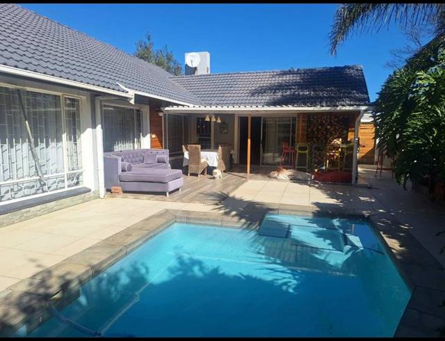 3 BEDROOM HOUSE FOR SALE IN ALBEMARLE